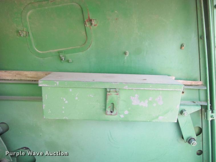 image for item K4962 John Deere 6600 combine