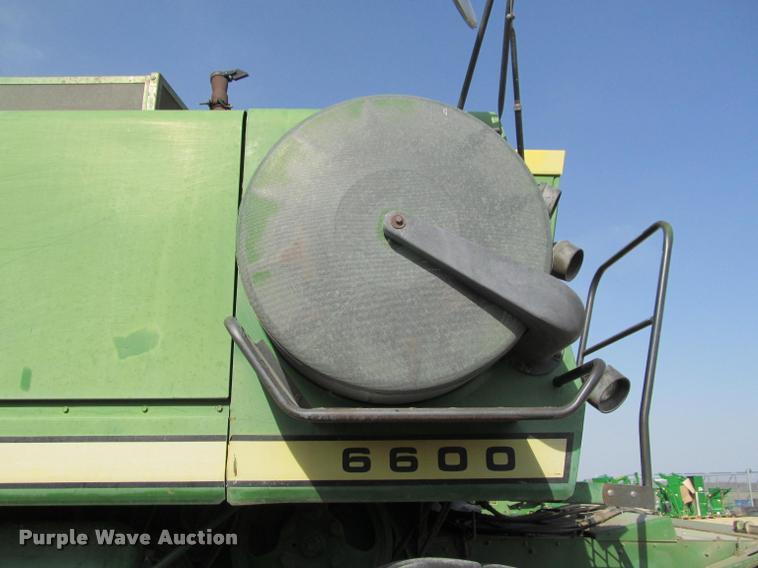 image for item K4962 John Deere 6600 combine