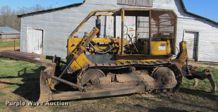 image for item K4979 1969 Caterpillar D4D dozer