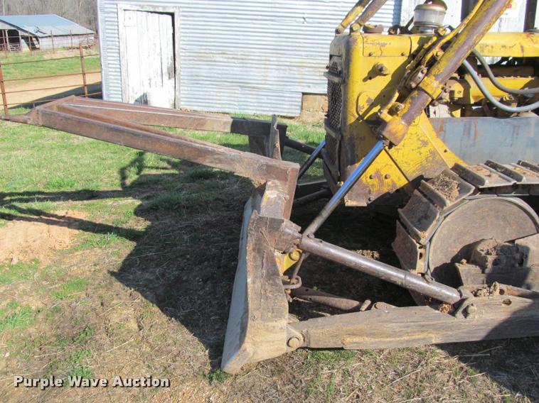 image for item K4979 1969 Caterpillar D4D dozer