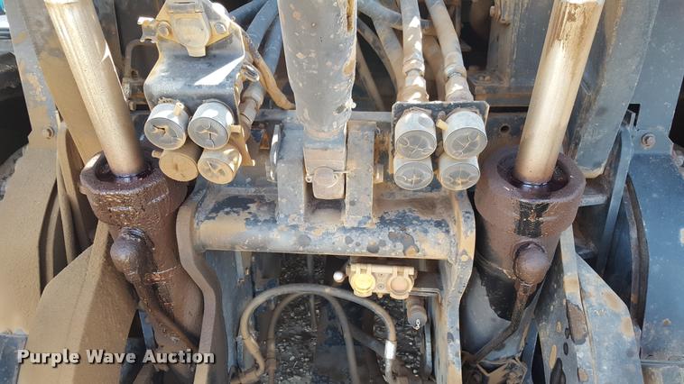 image for item L1595 1987 Caterpillar Challenger 65 tractor