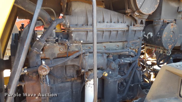 image for item L1595 1987 Caterpillar Challenger 65 tractor