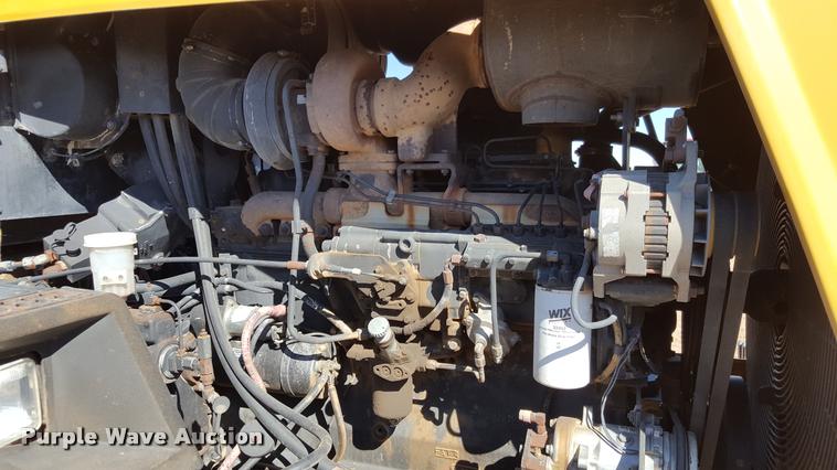 image for item L1595 1987 Caterpillar Challenger 65 tractor