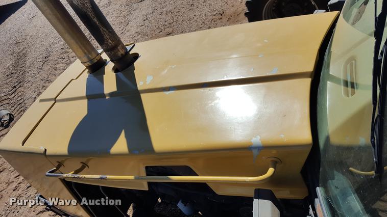 image for item L1595 1987 Caterpillar Challenger 65 tractor