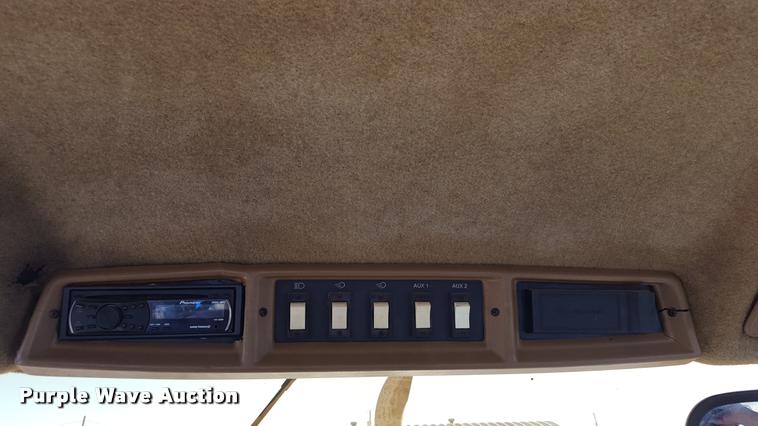 image for item L1595 1987 Caterpillar Challenger 65 tractor