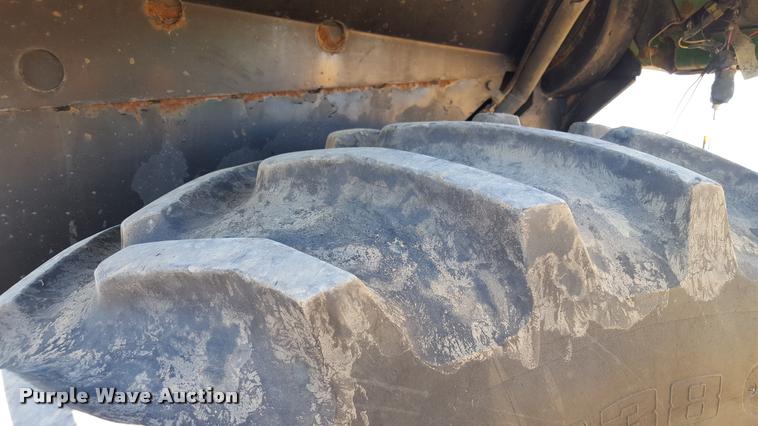 image for item L1596 1981 John Deere 4840 tractor