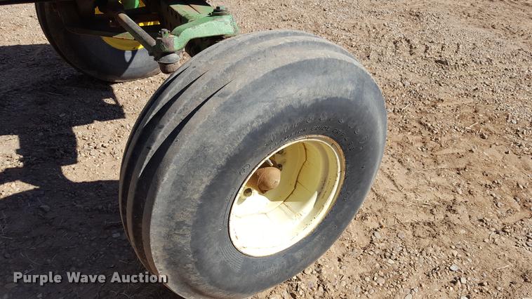 image for item L1596 1981 John Deere 4840 tractor