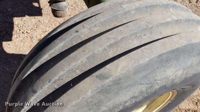 image for item L1596 1981 John Deere 4840 tractor