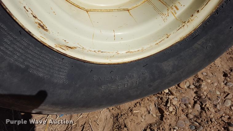 image for item L1596 1981 John Deere 4840 tractor