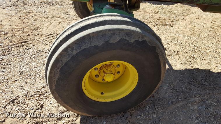 image for item L1596 1981 John Deere 4840 tractor