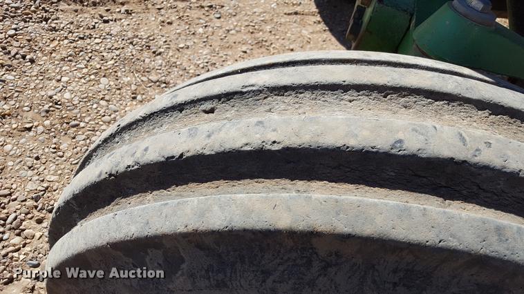 image for item L1596 1981 John Deere 4840 tractor