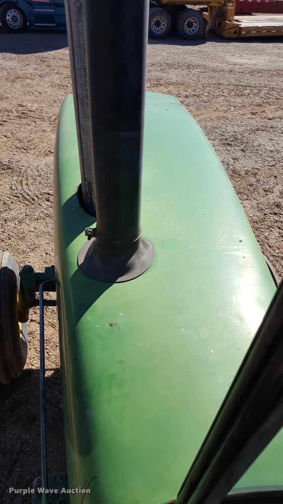 image for item L1596 1981 John Deere 4840 tractor