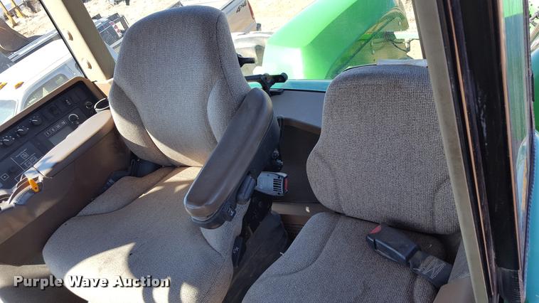 image for item L1598 2008 John Deere 9530 4WD tractor