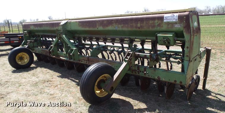 image for item L1603 John Deere 520 grain drill