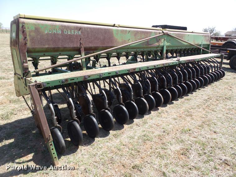 image for item L1603 John Deere 520 grain drill