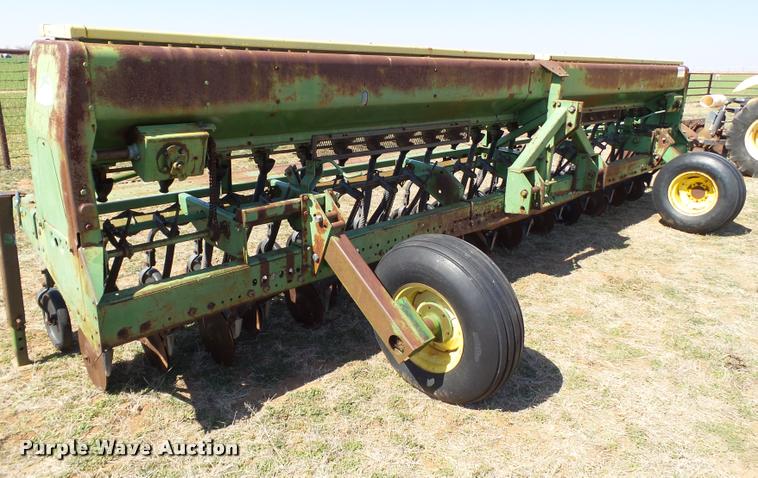 image for item L1603 John Deere 520 grain drill