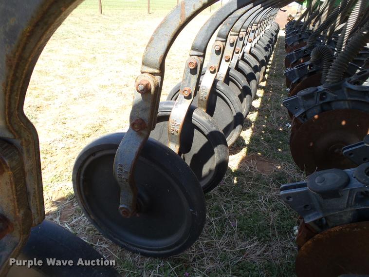 image for item L1603 John Deere 520 grain drill