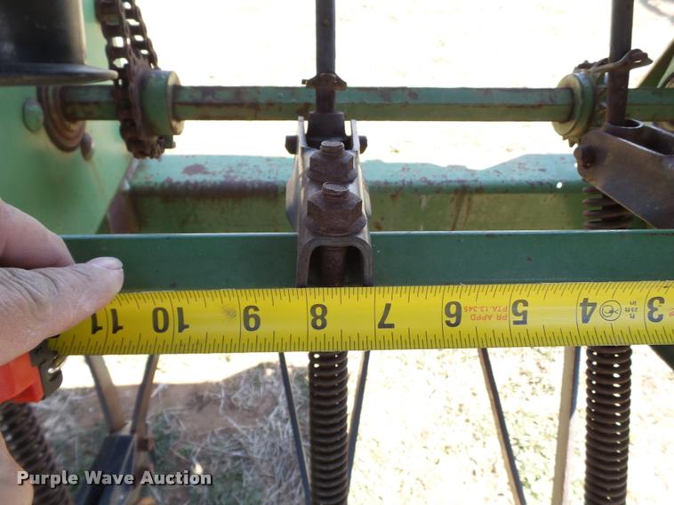 image for item L1603 John Deere 520 grain drill