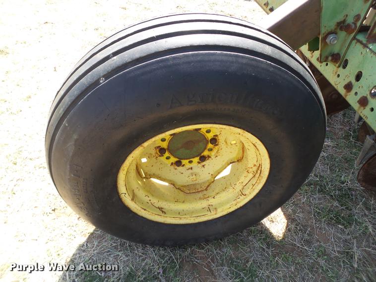 image for item L1603 John Deere 520 grain drill