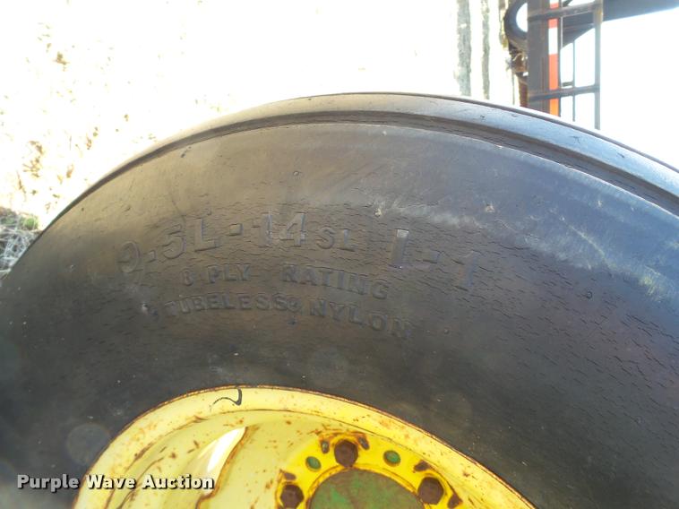 image for item L1603 John Deere 520 grain drill