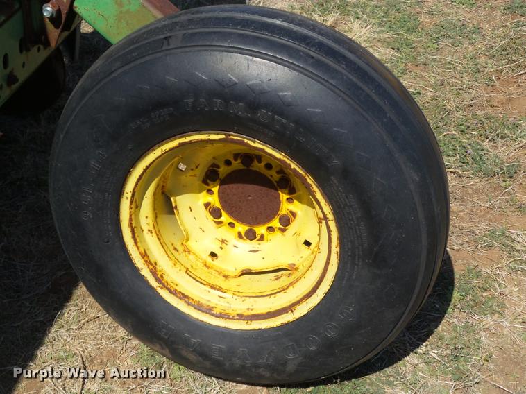 image for item L1603 John Deere 520 grain drill