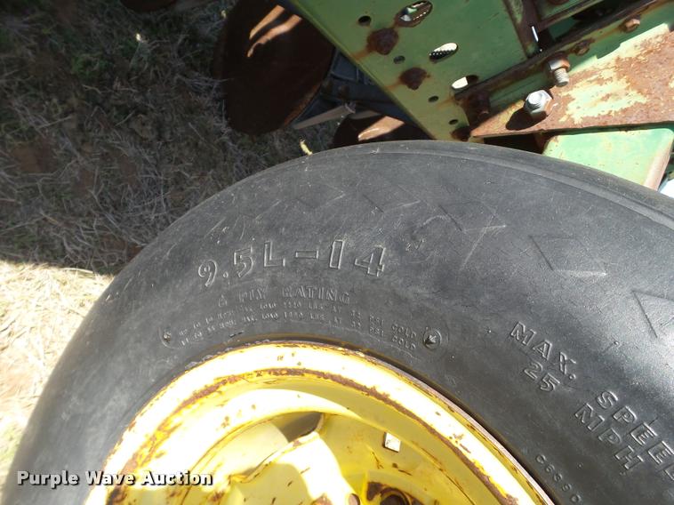 image for item L1603 John Deere 520 grain drill