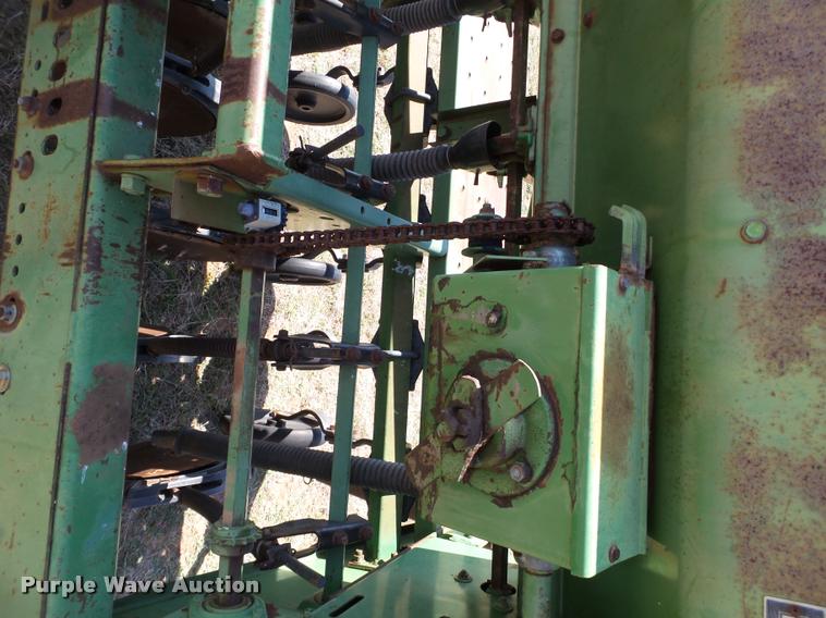 image for item L1603 John Deere 520 grain drill