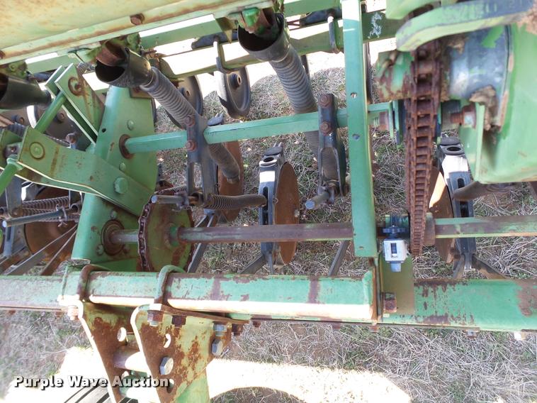 image for item L1603 John Deere 520 grain drill