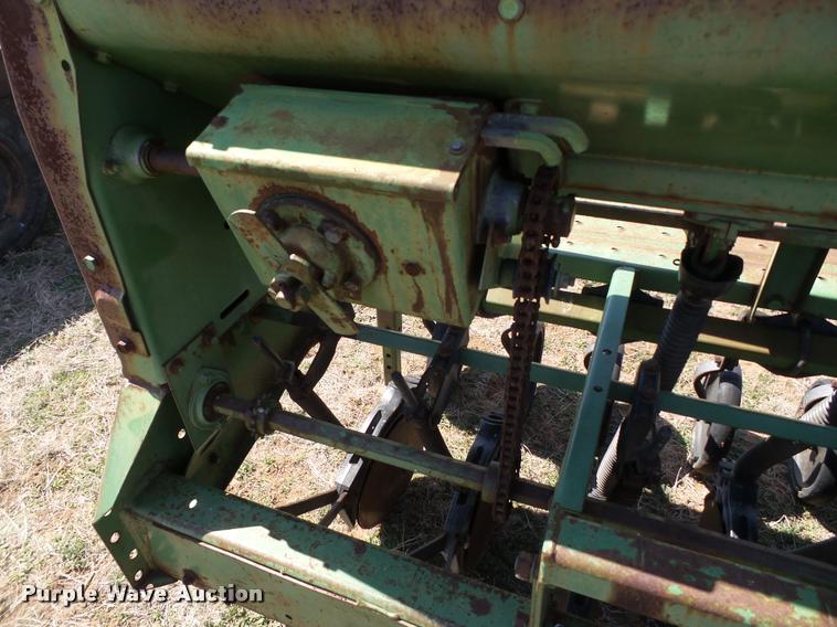 image for item L1603 John Deere 520 grain drill