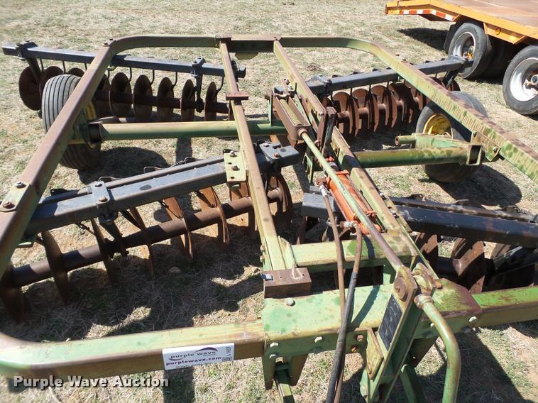image for item L1607 John Deere 215 tandem disk