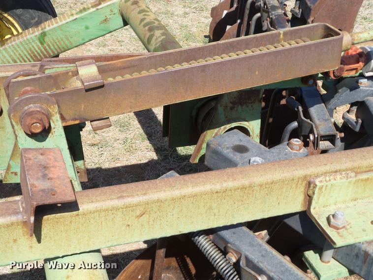 image for item L1607 John Deere 215 tandem disk