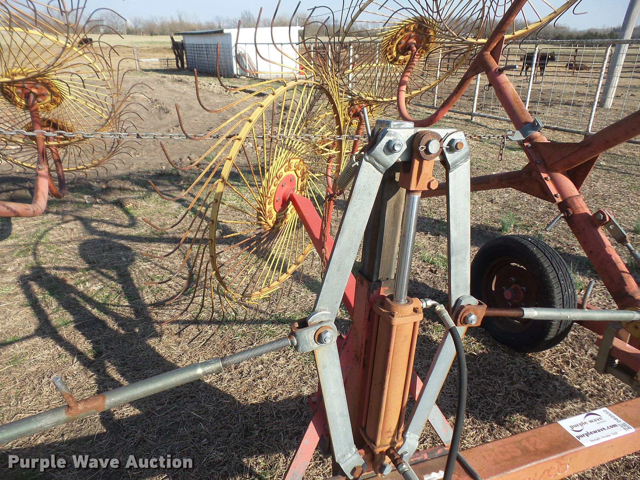 Tonutti RSC12 wheel rake with center wheel in Lawrence, KS Item DB0550 sold Purple Wave