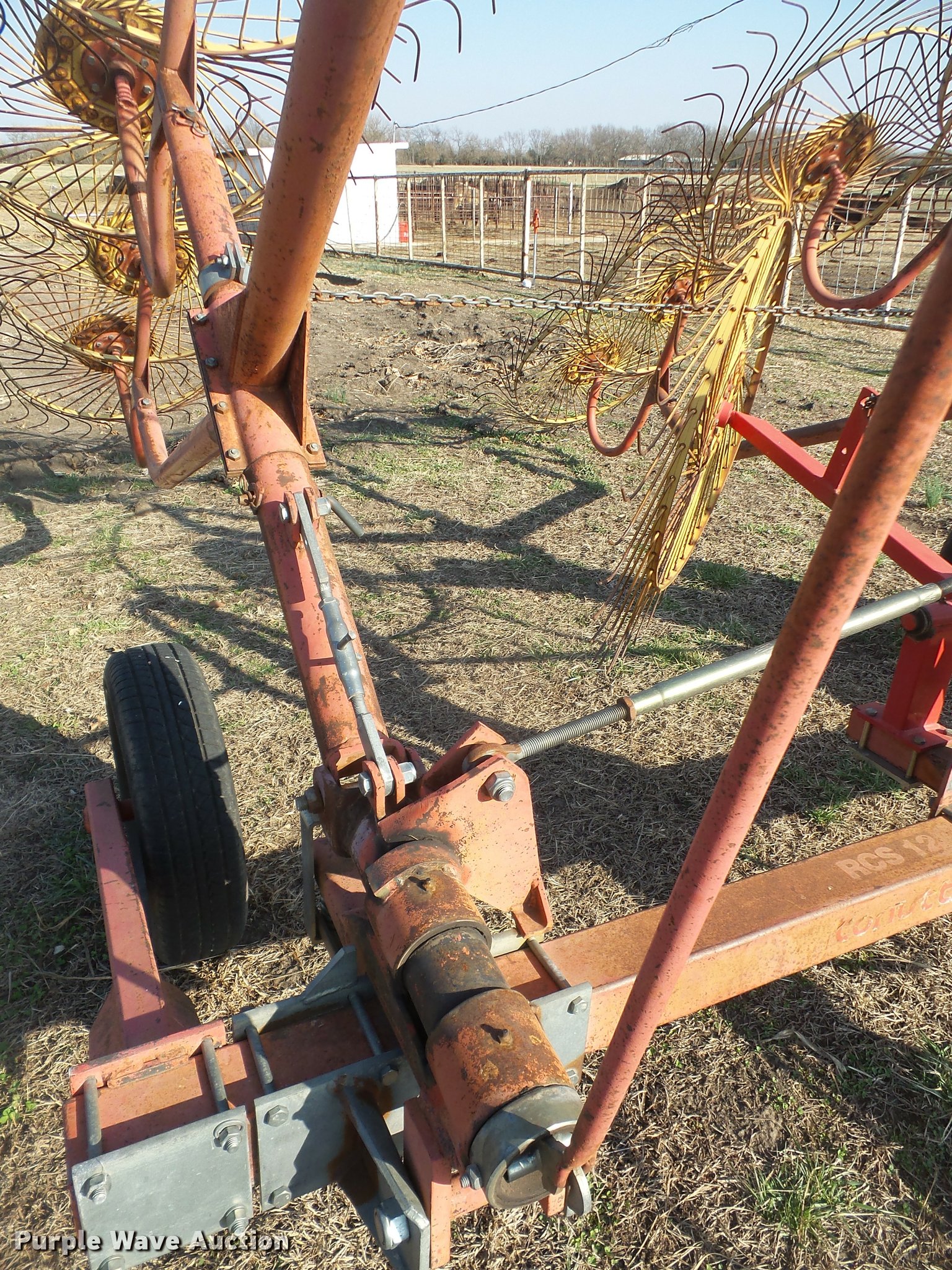 Tonutti RSC12 wheel rake with center wheel in Lawrence, KS | Item ...