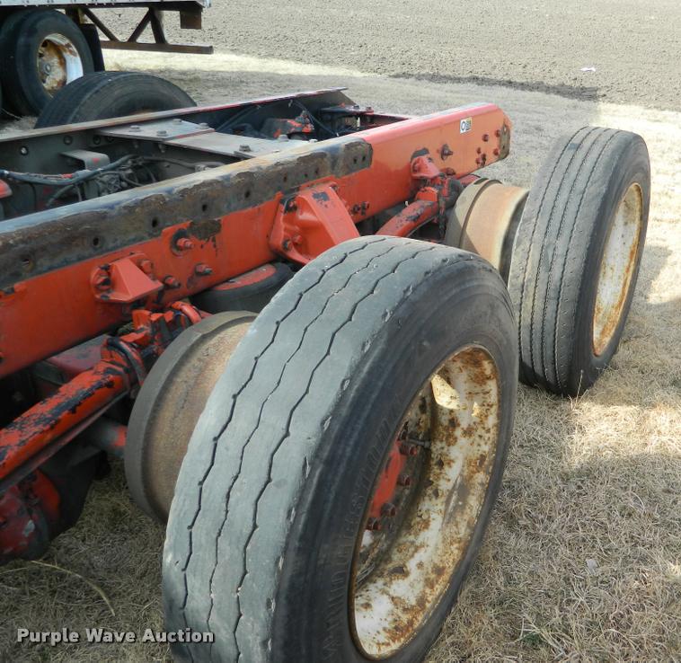 image for item BK9286 2011 T660 rear axle and frame