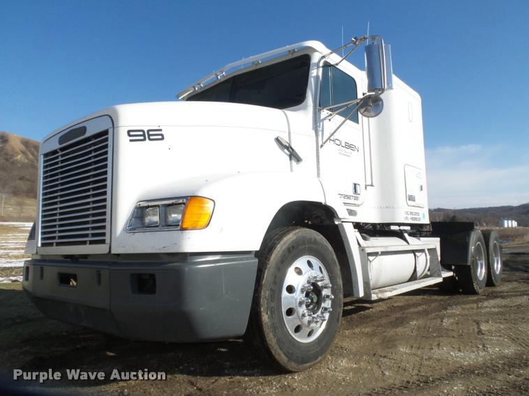 image for item DA0555 1996 Freightliner FLD112 semi truck