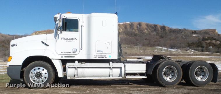 image for item DA0555 1996 Freightliner FLD112 semi truck
