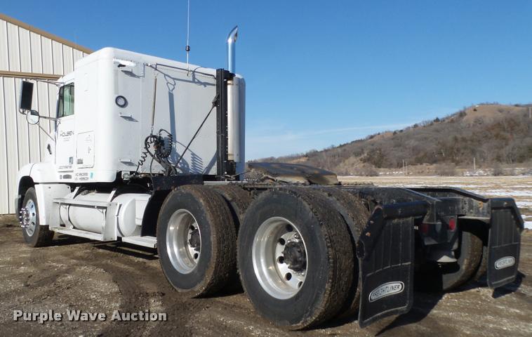 image for item DA0555 1996 Freightliner FLD112 semi truck