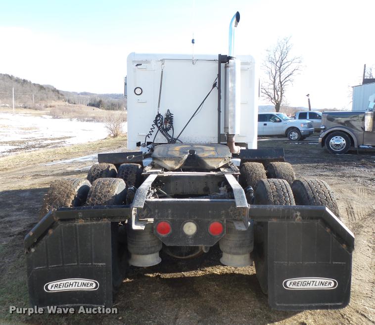 image for item DA0555 1996 Freightliner FLD112 semi truck