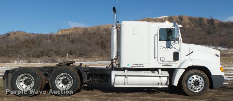 image for item DA0555 1996 Freightliner FLD112 semi truck