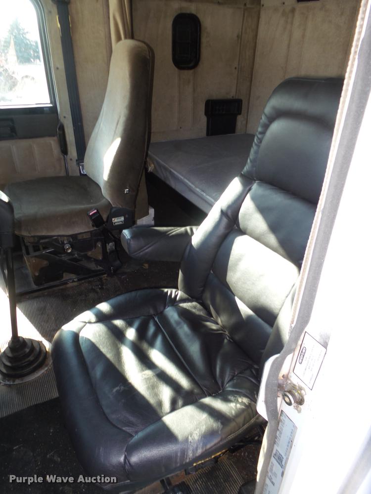 image for item DA0555 1996 Freightliner FLD112 semi truck