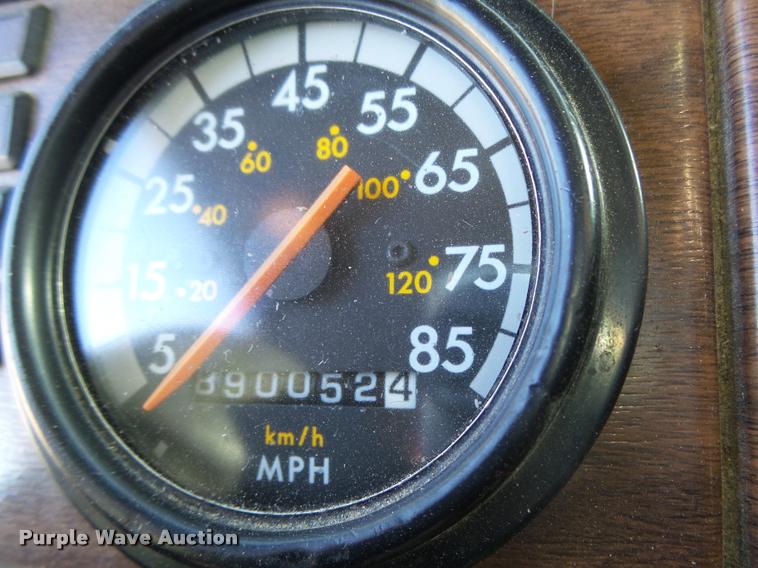 image for item DA0555 1996 Freightliner FLD112 semi truck