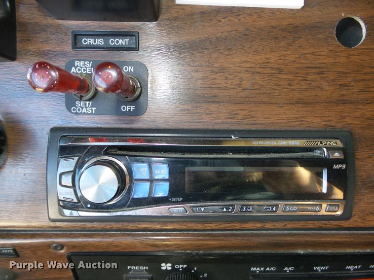 image for item DA0555 1996 Freightliner FLD112 semi truck