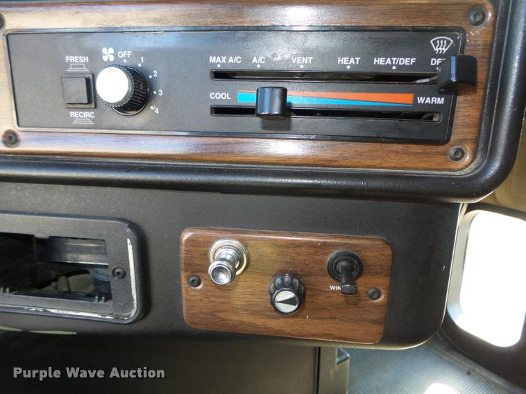 image for item DA0555 1996 Freightliner FLD112 semi truck