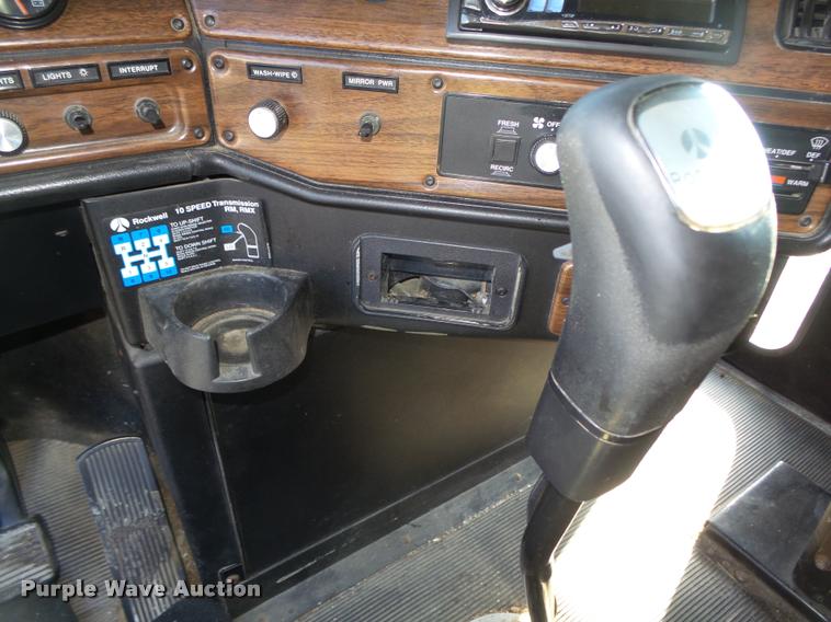 image for item DA0555 1996 Freightliner FLD112 semi truck