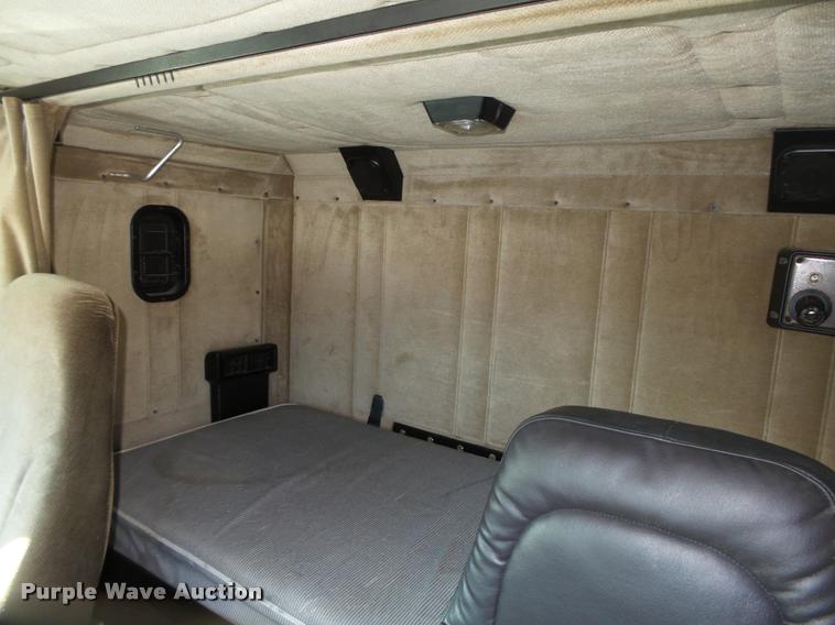 image for item DA0555 1996 Freightliner FLD112 semi truck