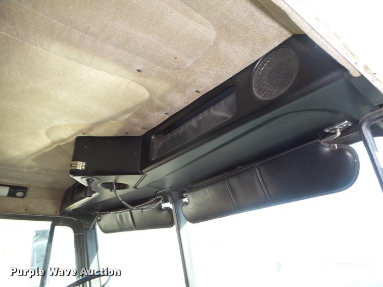 image for item DA0555 1996 Freightliner FLD112 semi truck