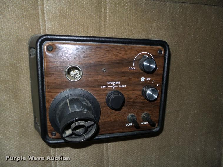 image for item DA0555 1996 Freightliner FLD112 semi truck