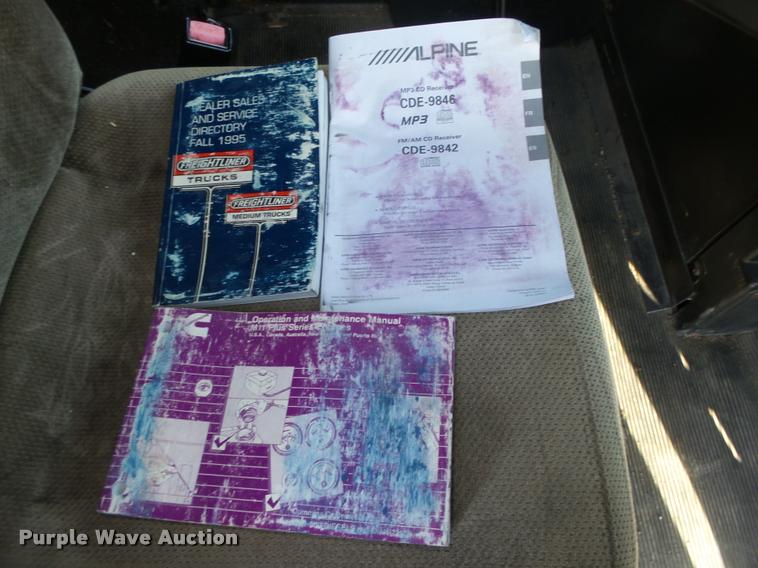 image for item DA0555 1996 Freightliner FLD112 semi truck