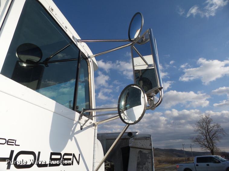 image for item DA0555 1996 Freightliner FLD112 semi truck