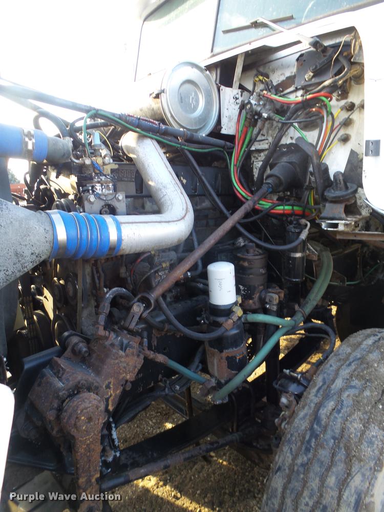 image for item DA0555 1996 Freightliner FLD112 semi truck